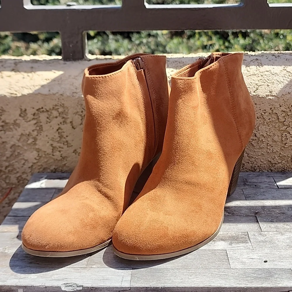 Old Navy Heeled Boots Tan Size 10